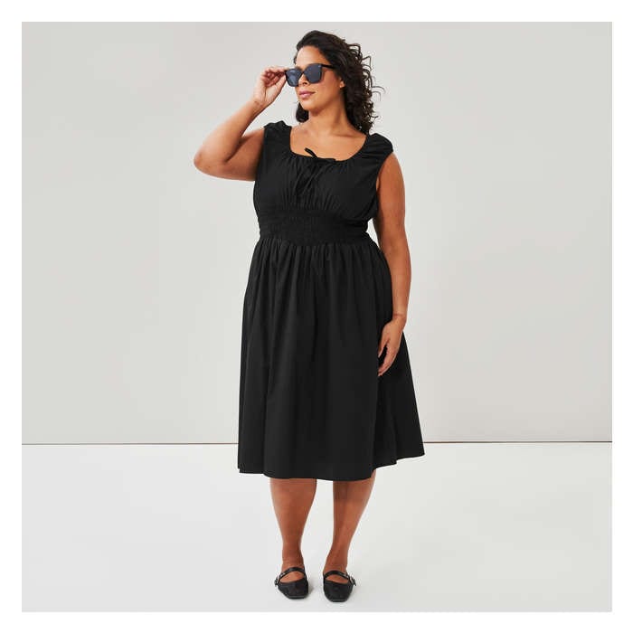 Aux Femmes Robe midi à fronces Femmes+ - Noir Jf